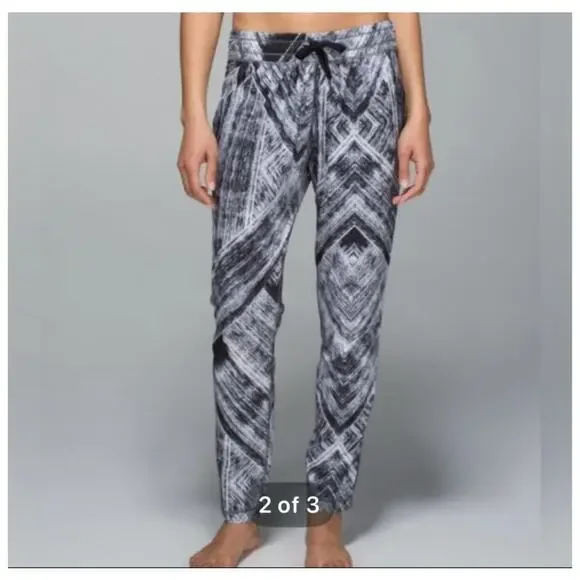 Lululemon Jet Crop *Full-On LuonHeat Wave White BlackSz 4 NWOT - Picture 4 of 10